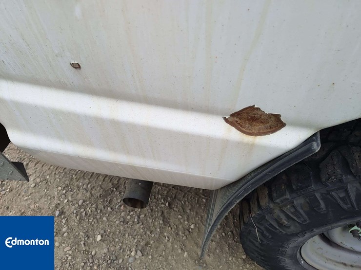 2013-ford-cargo-image-32