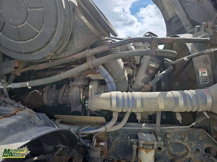 2006-freightliner-columbia-120-image-13