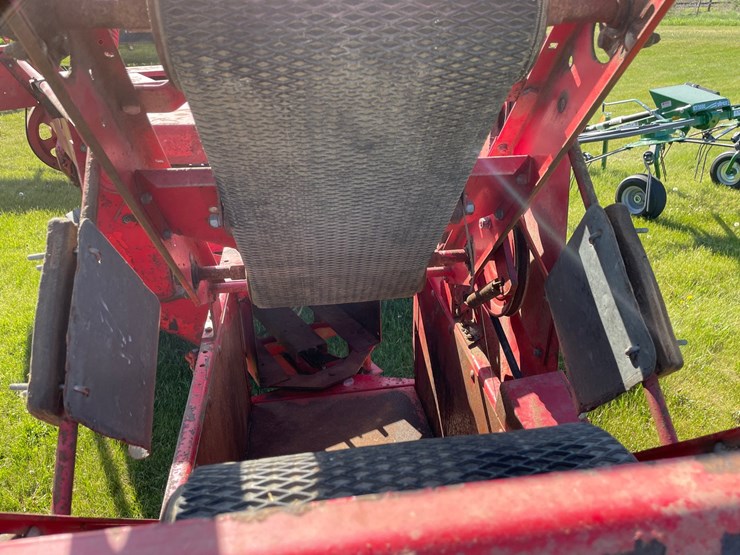 massey-ferguson-124-image-18