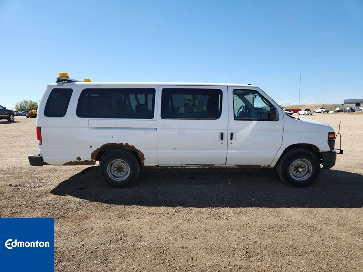 2011-ford-cargo-image-23