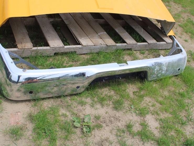 #7833-•-bus-hood-&-23-dodge-truck-bumper-image-8