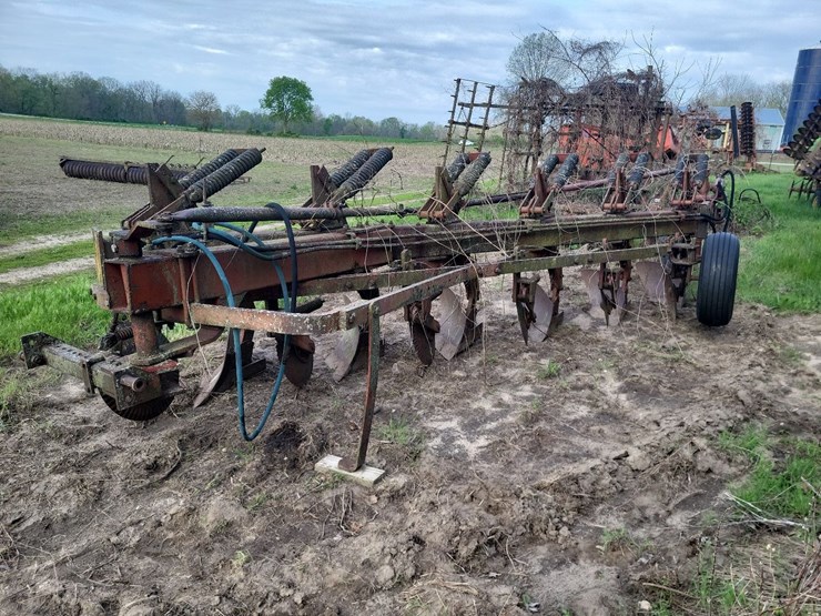 white-6-bottom-moldboard-plow-image-7