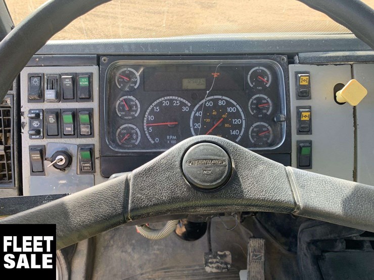 2003-freightliner-fl106-image-20