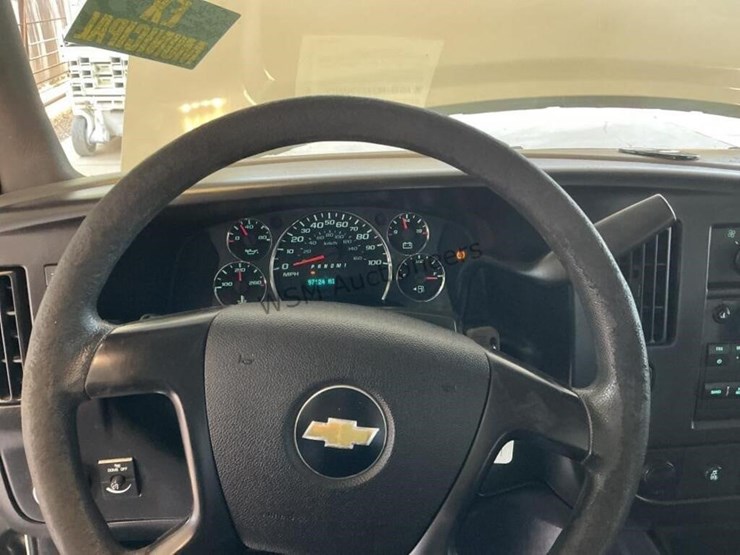 2015-chevrolet-express-2500-image-17