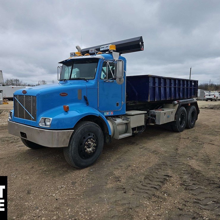 2003 PETERBILT 330