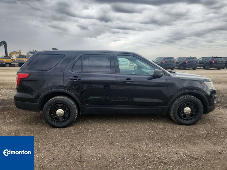 2017-ford-explorer-image-23