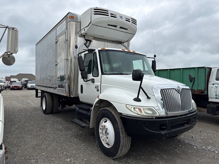 2004-international-durastar-4300-image-3