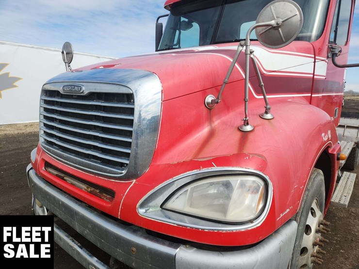2005-freightliner-columbia-120-image-31