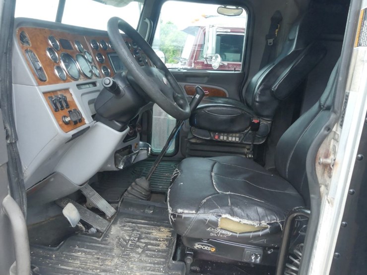 2008-peterbilt-389-image-15