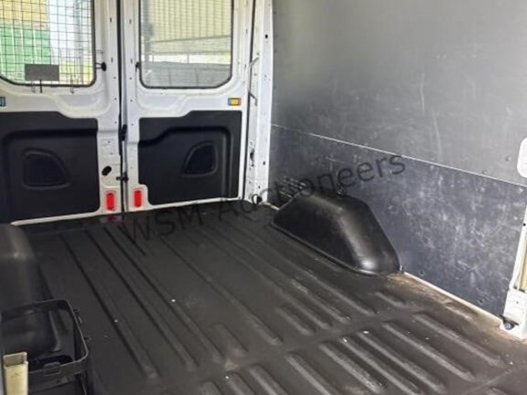 2015-ford-transit-image-11