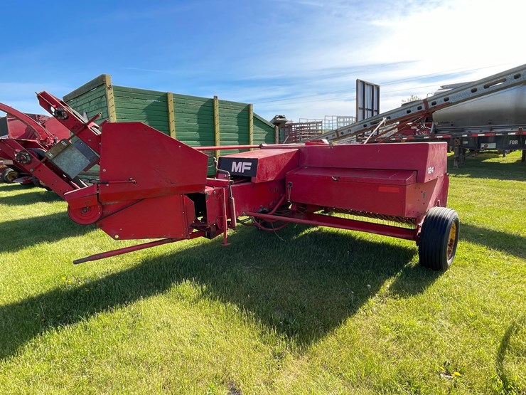 massey-ferguson-124-image-3