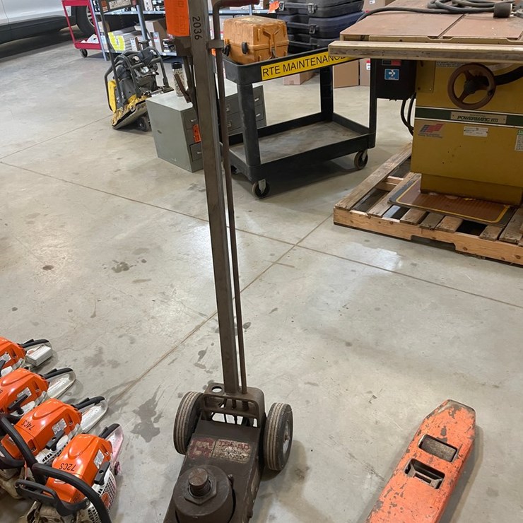 #10231 • Gray TSL-50 Truck Lift