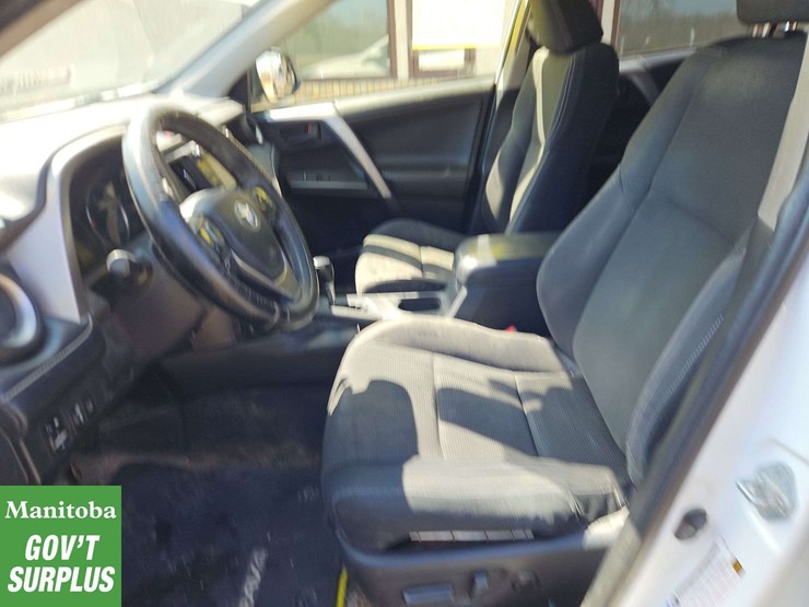 2017-toyota-rav4-image-18