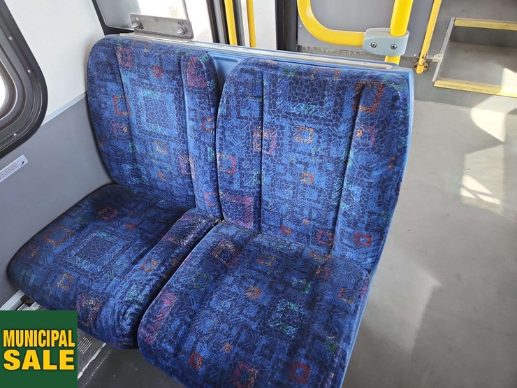 2006-new-flyer-d40lf-image-36