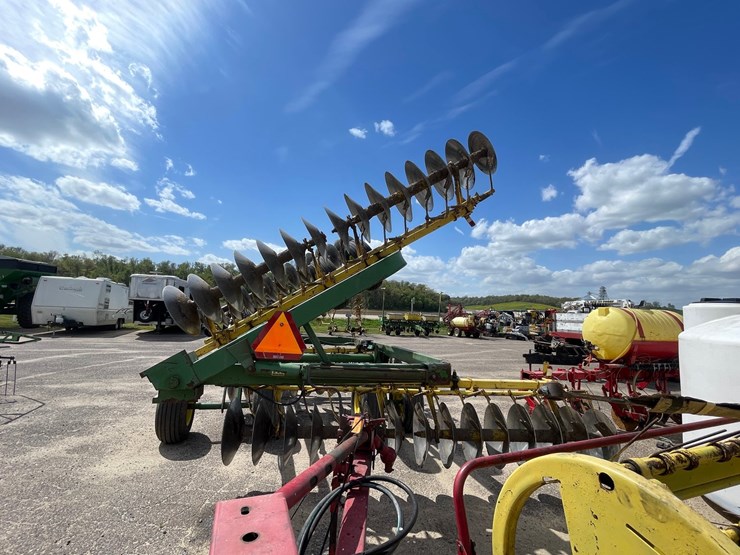john-deere-220-image-14