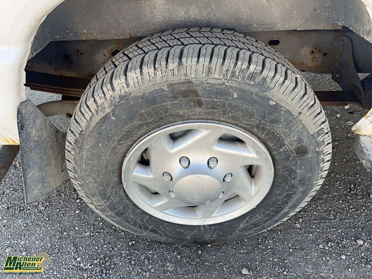 2012-ford-cargo-image-12
