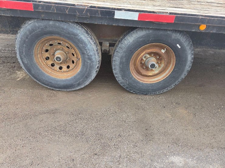 1999-18'x102"-flatbed-trailer-image-8