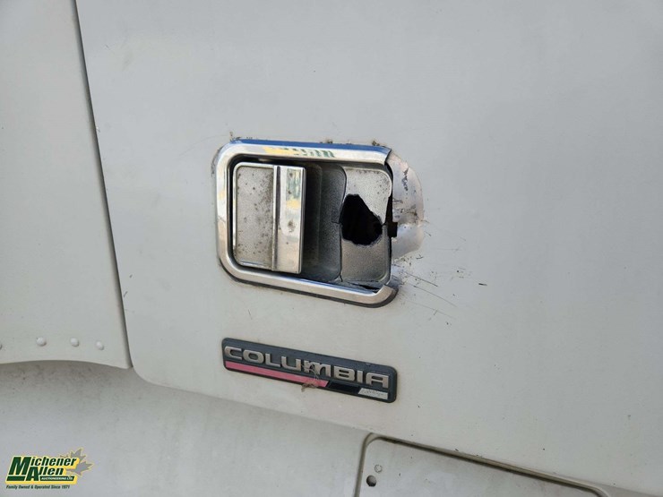 2005-freightliner-columbia-120-image-39