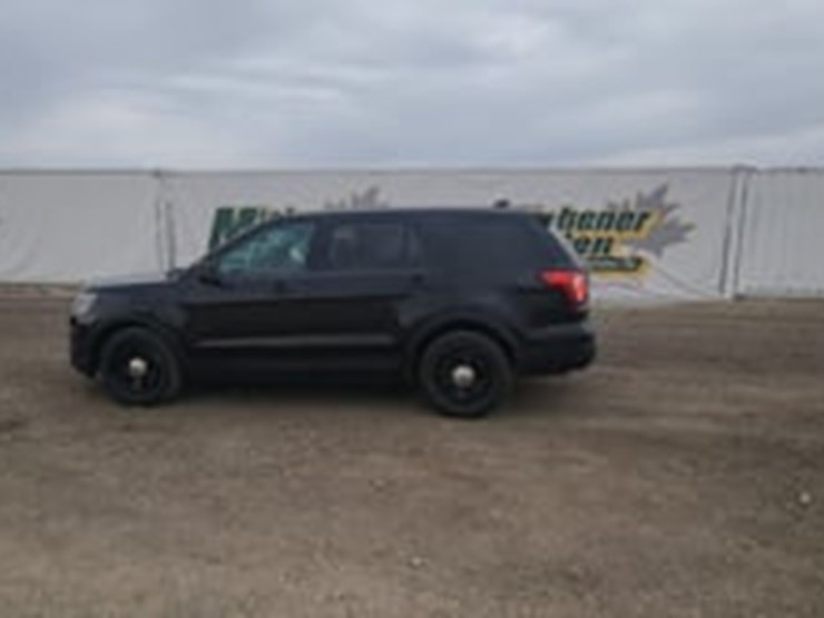2016-ford-explorer-image-5