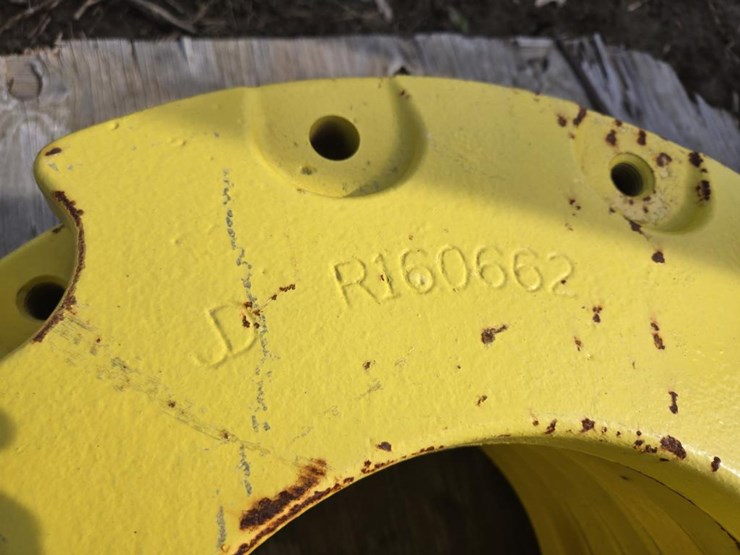 #490-•-(7)-john-deere-rear-wheel-weights-image-2