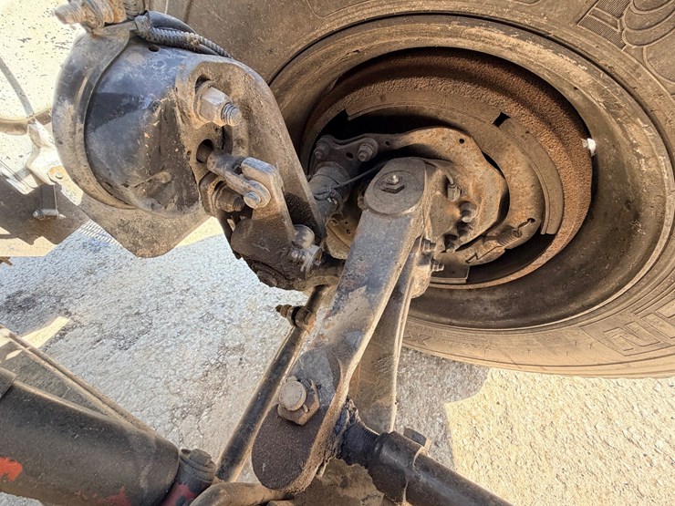 2006-peterbilt-335-image-19