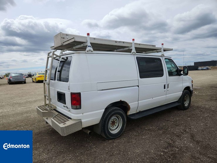 2014-ford-cargo-image-4