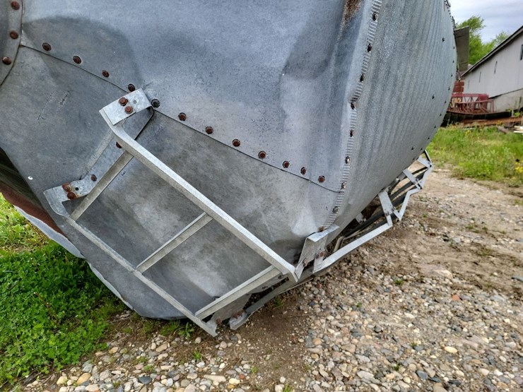 feed-bin-w/stand-image-23