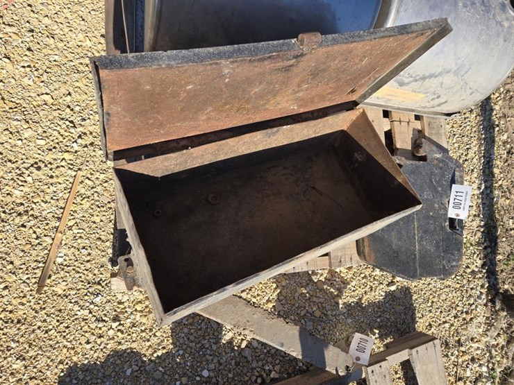 #710-•-tool-box-for-weights-on-frame---came-off-7140-image-3