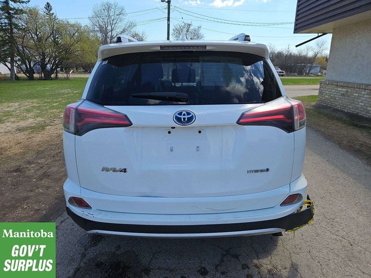 2017-toyota-rav4-image-8