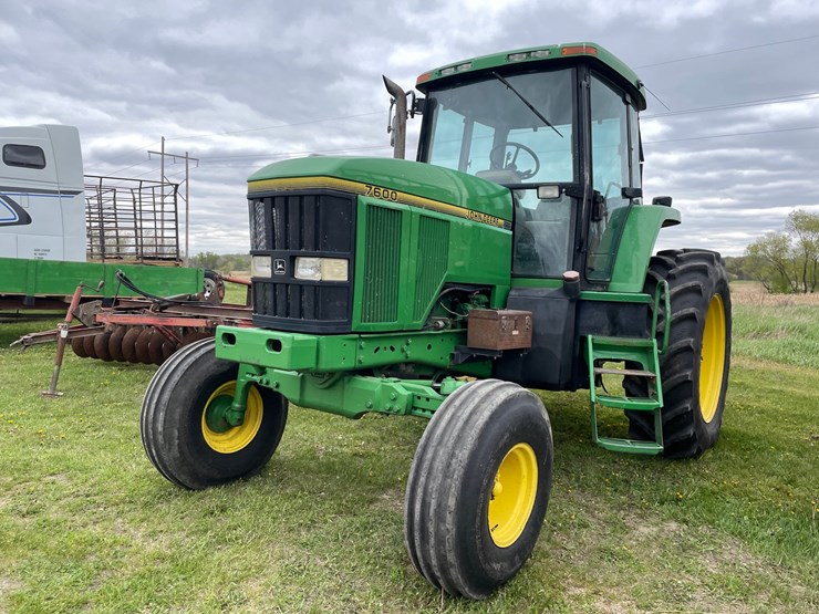 john-deere-7600-image-1