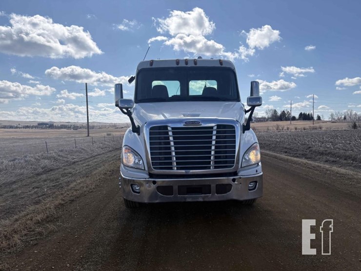 2013-freightliner-cascadia-125-image-6