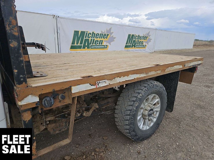 2022-ford-f350-image-12