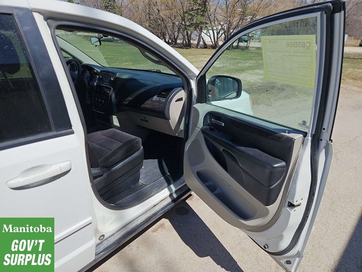 2011-dodge-grand-caravan-image-27