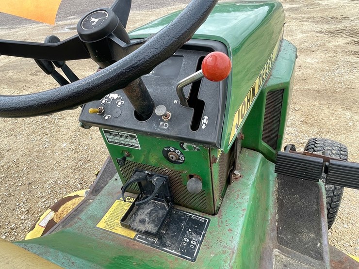 john-deere-318-image-11