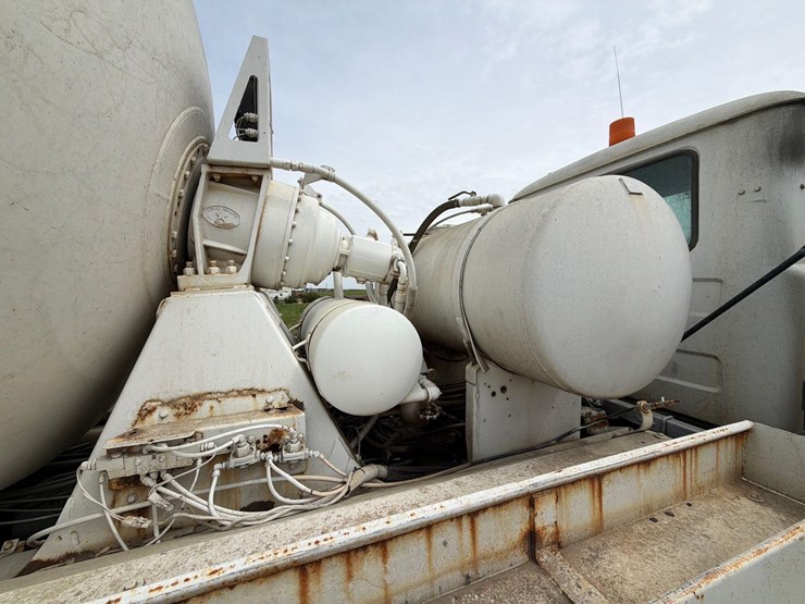 mack-cement-truck-image-22