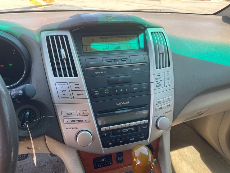 2004-lexus-rx330-image-32