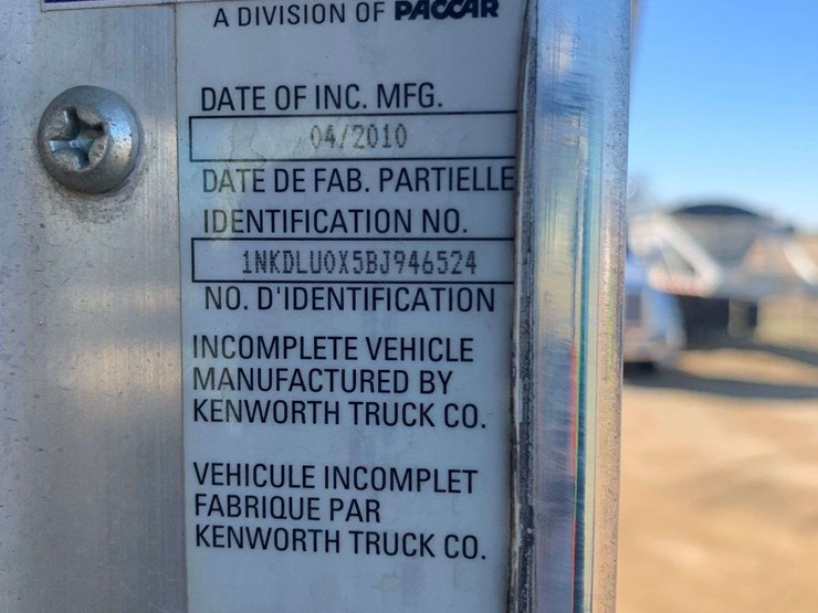 2011-kenworth-t800-image-16