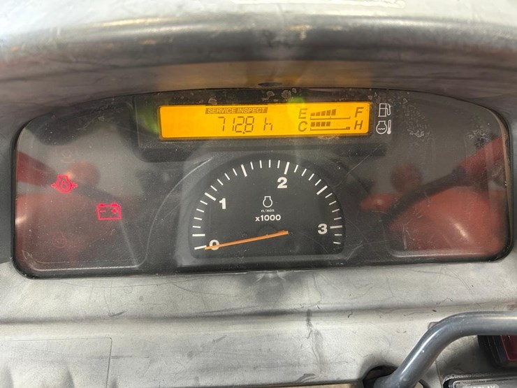 kubota-la724-image-20