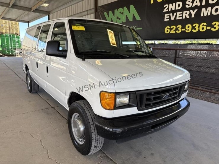 2006-ford-cargo-image-2