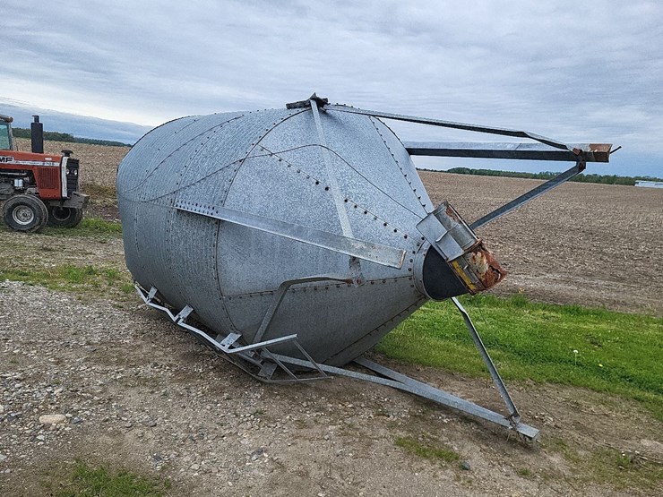 feed-bin-w/stand-image-1