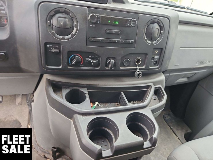 2013-ford-cargo-image-28