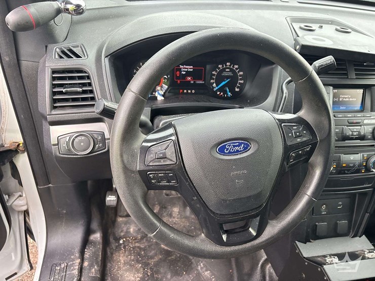 2017-ford-explorer-image-12