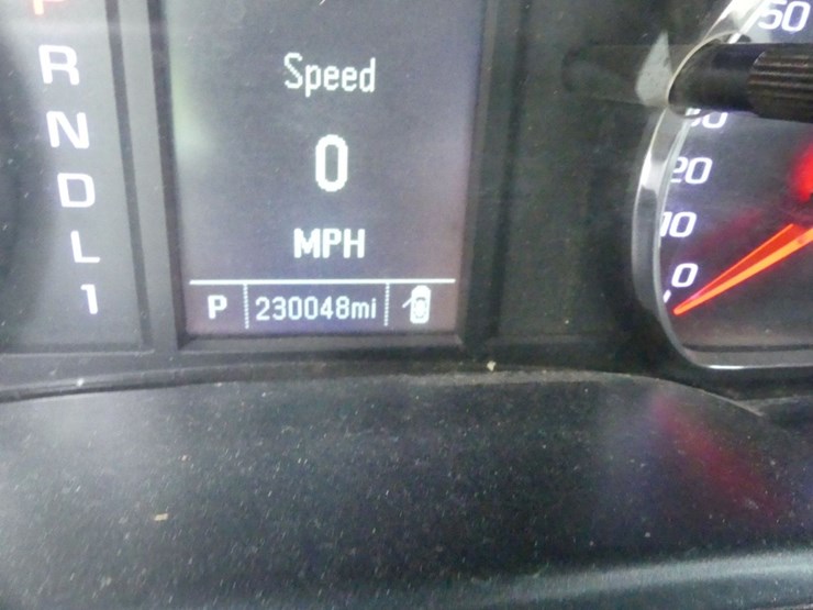 2017-chevrolet-2500hd-image-10