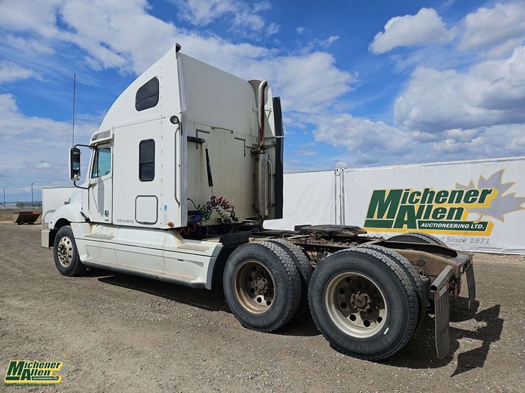 2006-freightliner-columbia-120-image-3