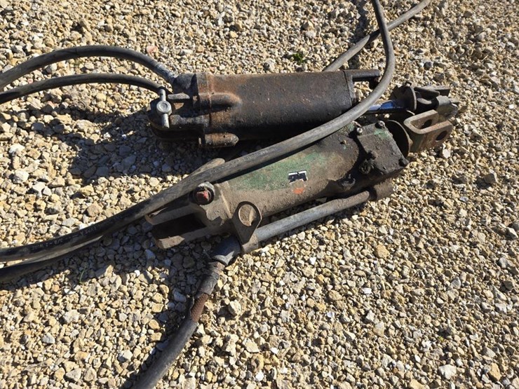 #717-•-(2)-hydraulic-cylinders-image-5