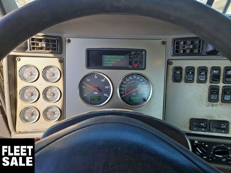 2015-kenworth-t370-image-15