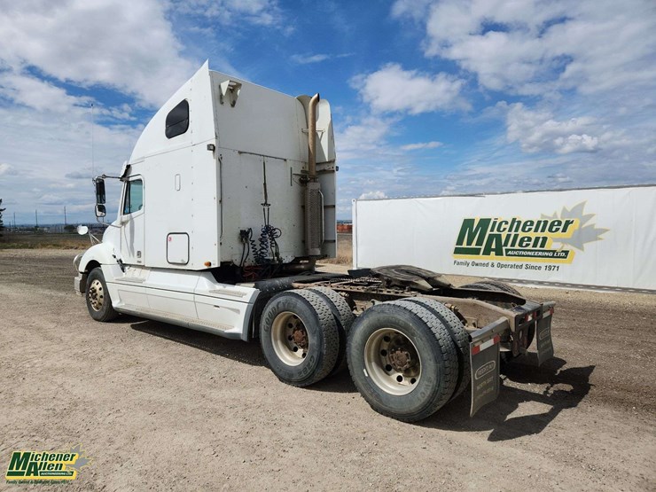 2005-freightliner-columbia-120-image-3