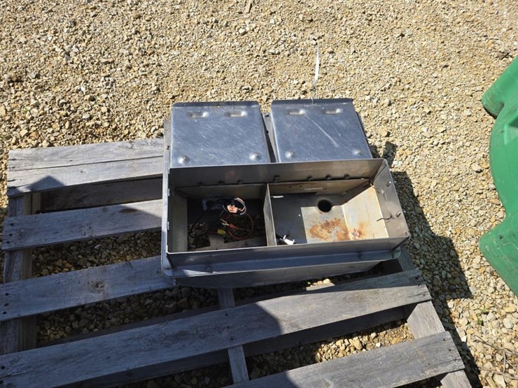 #510-•-stainless-steel-hog-waterer-image-4
