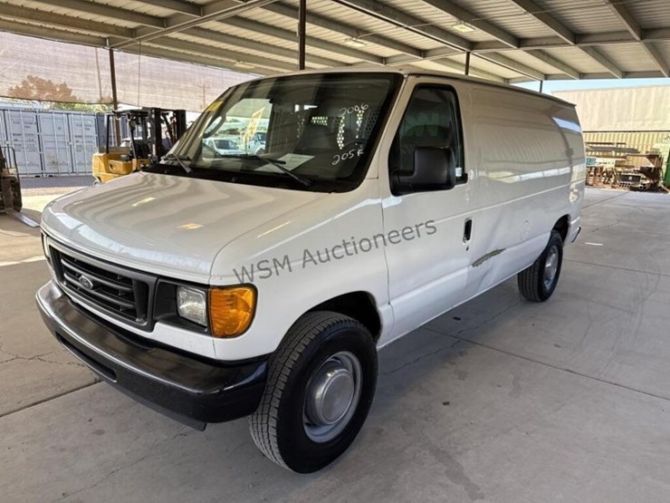 2006-ford-cargo-image-4