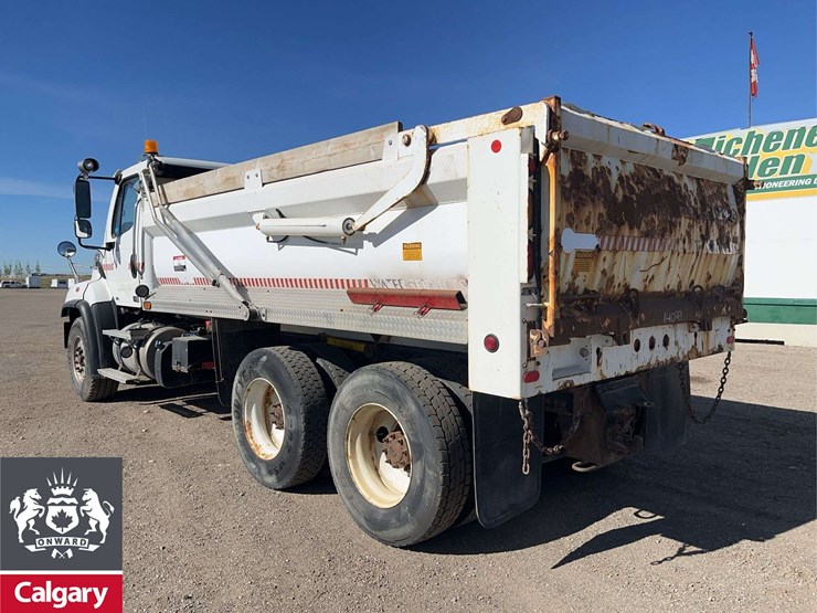 2015-freightliner-114sd-image-3